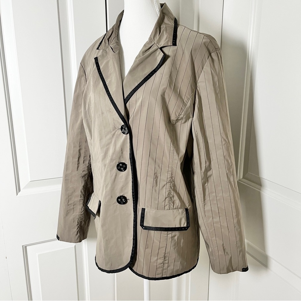 Chic Tom Crown Khaki Blazer w/ Black Accents, Size 14 - Perfect for Any Weather!